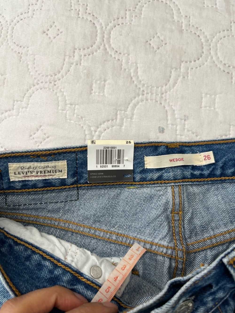 NWT Levi’s Premium Wedgie Fit Ankle Jeans Size 26 Truth Unfolds Distressed - Picture 9 of 15